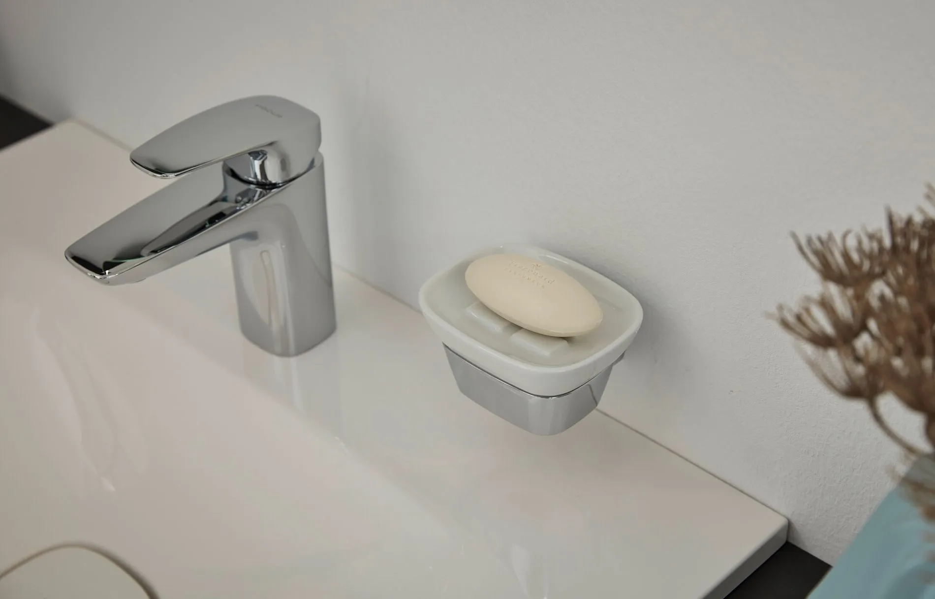 11693_Vigour_White_Gaeste-WC_Badaccessoires_Mood_02.jpg